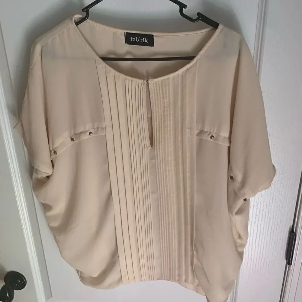 Cute Fab’rik cream top embellished